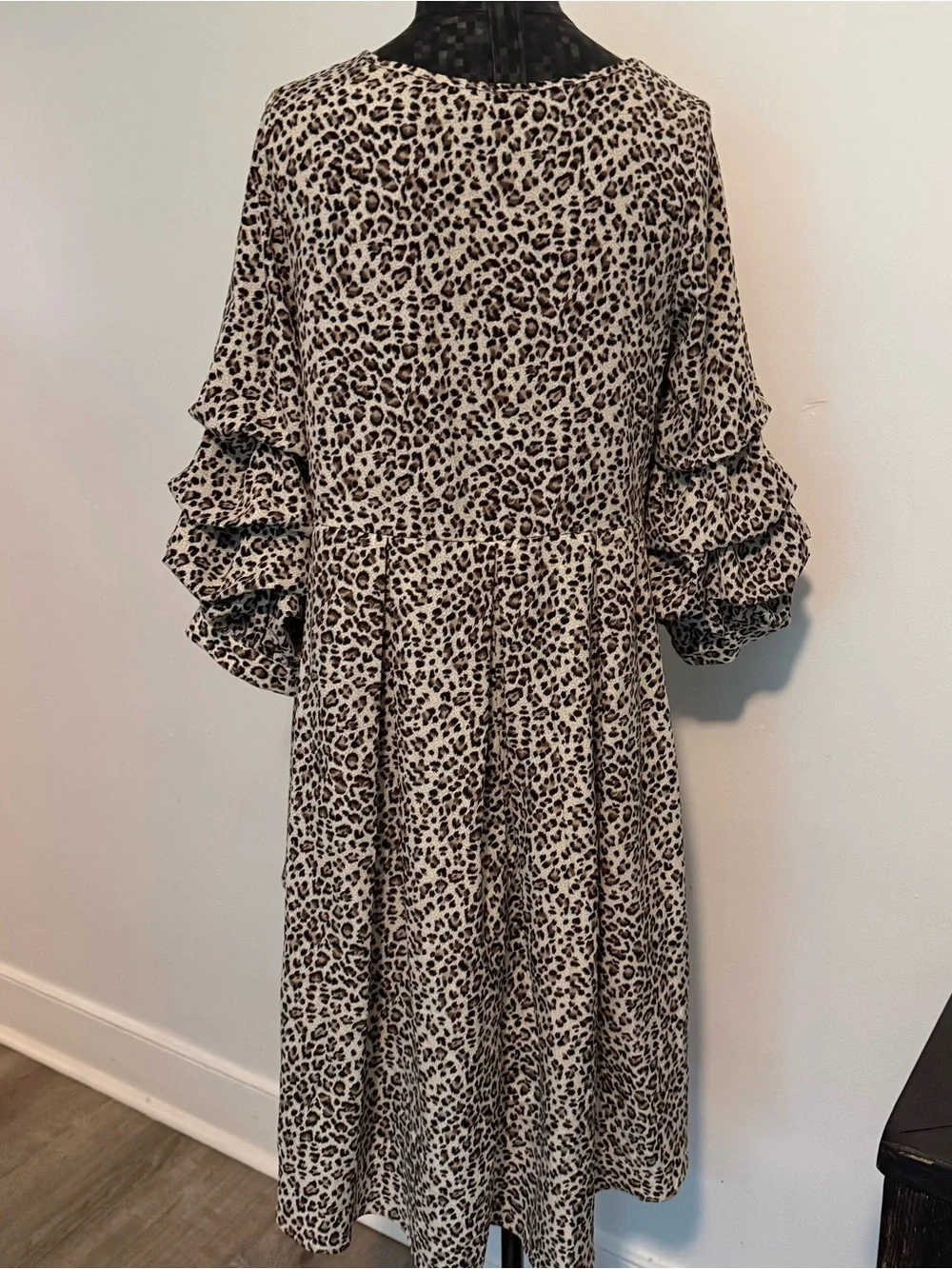 P Luca Milano Adorable high low top w/three quarter length sleeves with gathers - Picture 7 of 11